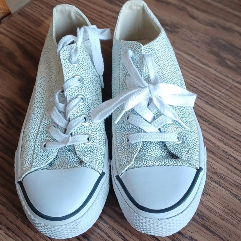 Airwalk Iridescent Non-Marking Sneakers Size 7.5
